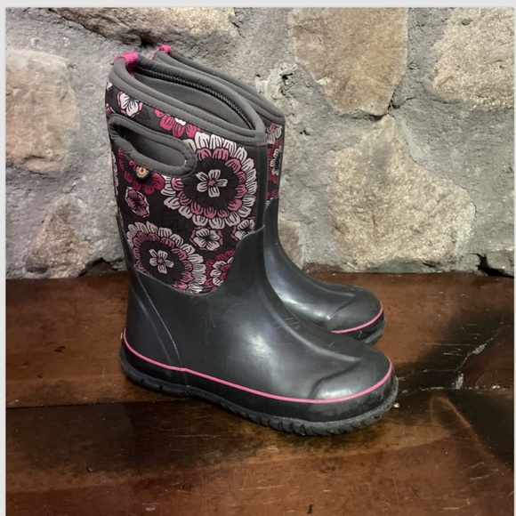 Bogs Rain Boots Youth 4 Pansies Multicolor Floral Print Pull On Casual 72158-074 - Picture 1 of 8
